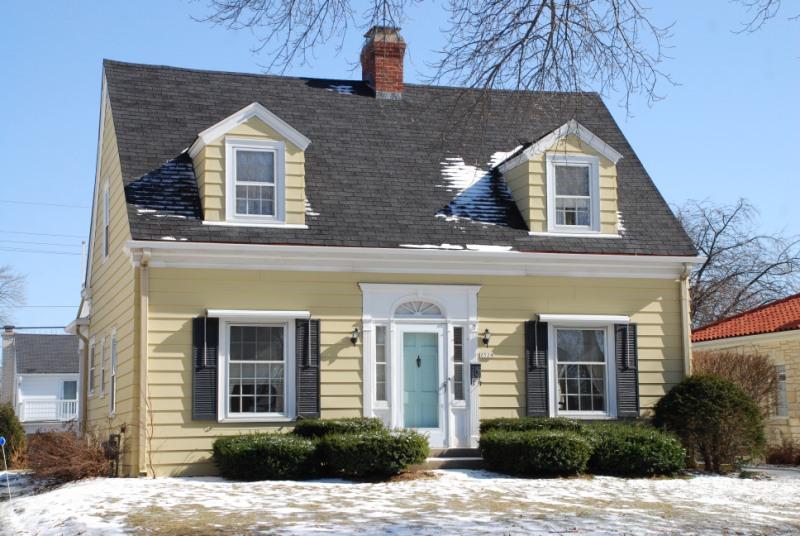 2524 N 96th St., Wauwatosa, WI 53226