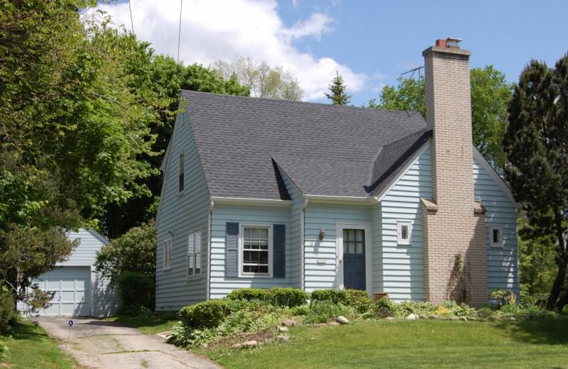 61 Columbia Ave., Waukesha, WI 53186