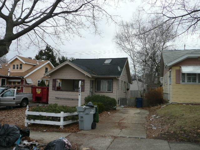 2454 N 58th St, Milwaukee, WI 53210