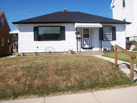 1332 Missouri Ave, South Milwaukee, WI 53172