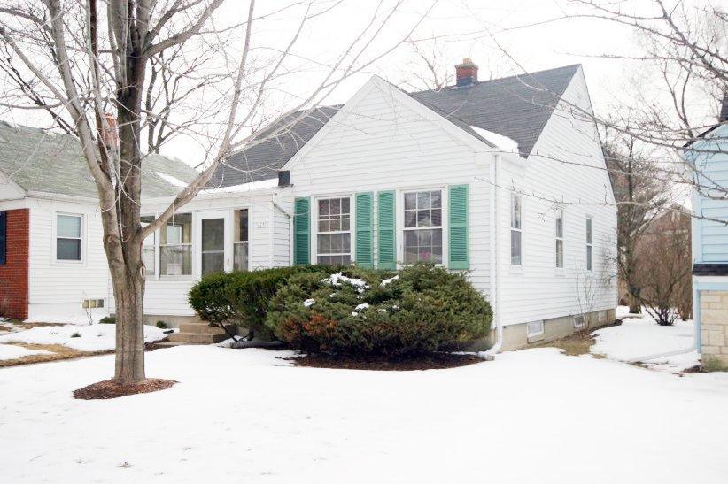 127 W Henry Clay St., Whitefish Bay, WI 53217