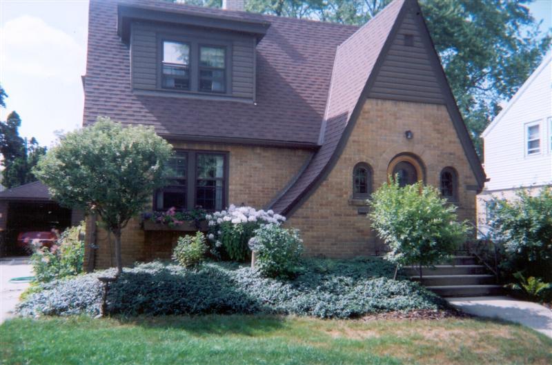 2513 N 89th St., Wauwatosa, WI 53226