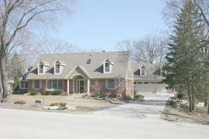 920 Madera Cir, Elm Grove, WI 53122