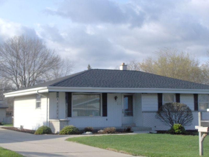 W165N9508 Lexington Dr., Menomonee Falls, WI 53051