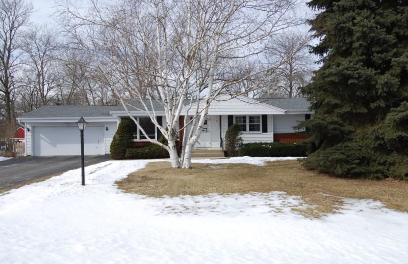 1607 S Woodside Dr., New Berlin, WI 53151