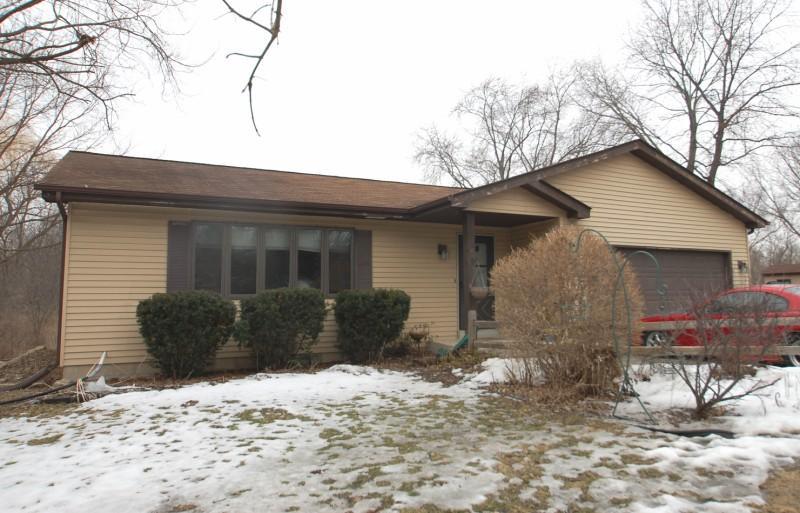 1525 S Calhoun Rd, New Berlin, WI 53151