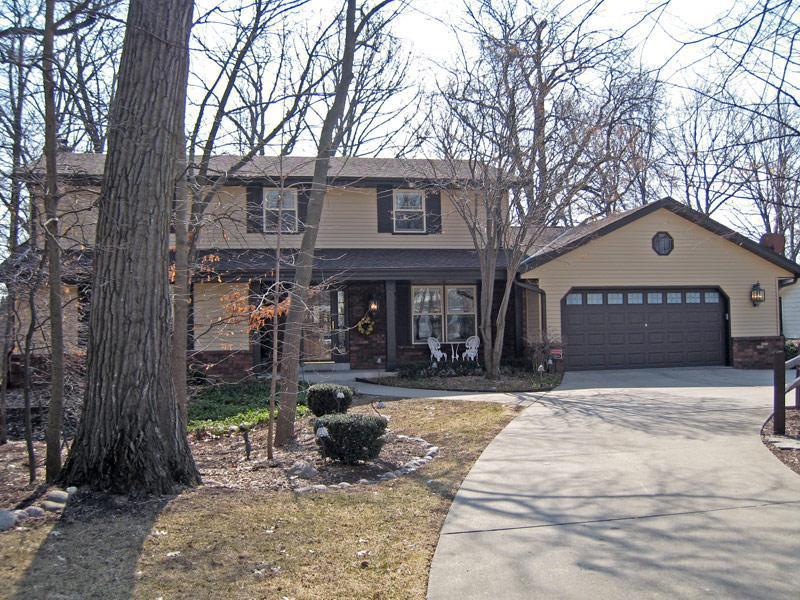 N27W22329 Stonewood Ln., Pewaukee, WI 53186
