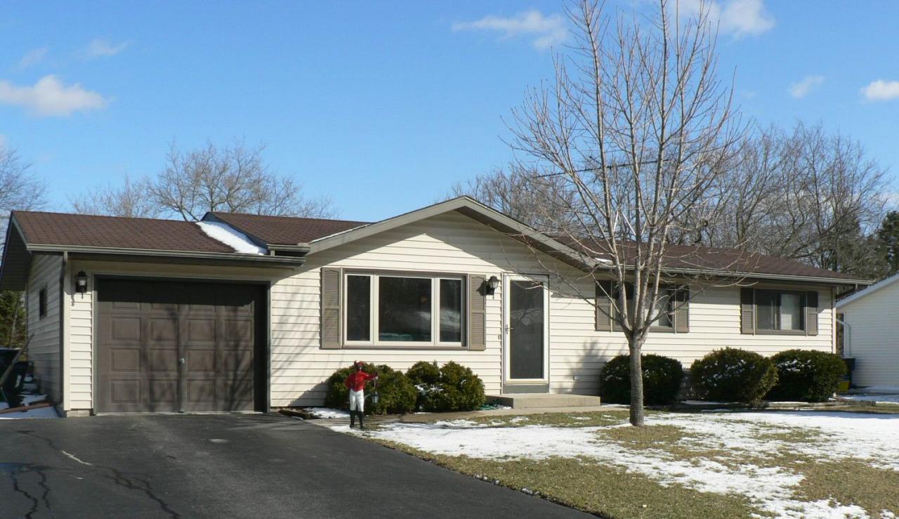 208 N Parkview Dr., Eagle, WI 53119