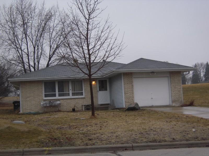 400 Willow Ln., South Milwaukee, WI 53172