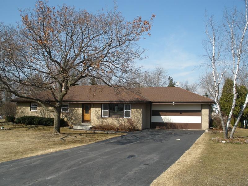 16150 W Top O Hill Dr., New Berlin, WI 53151