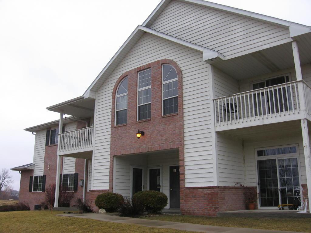 W241N2511 E Parkway Meadow Cir. #5, Pewaukee, WI 53072