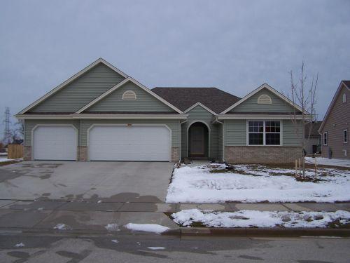 300 S Maple Ln., Saukville, WI 53080