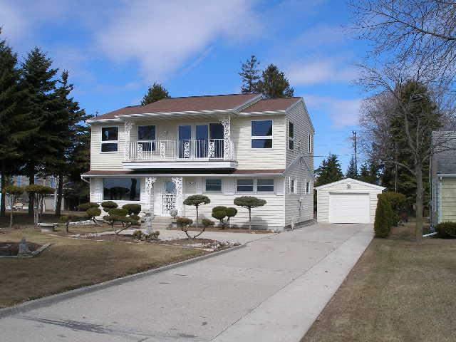 2922 Memorial Dr., Two Rivers, WI 54241