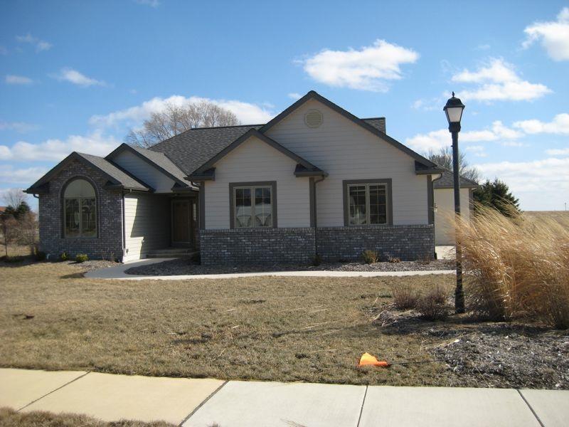 1413 Red Fox Run, Mukwonago, WI 53149