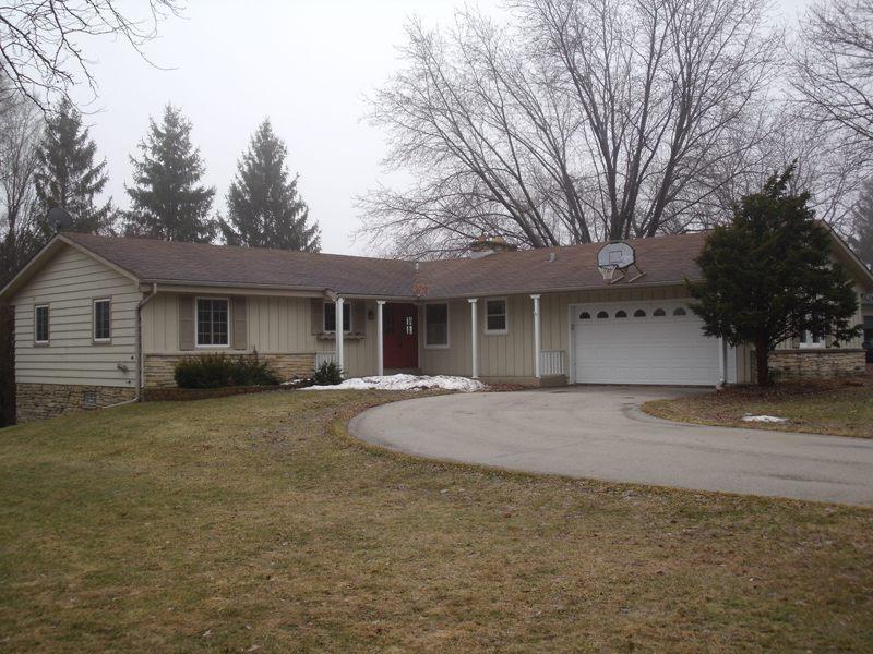 1431 Grandview Ave., Oconomowoc, WI 53066