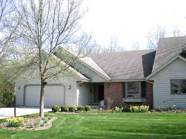 7409 W Willowbrook Ct, Mequon, WI 53092