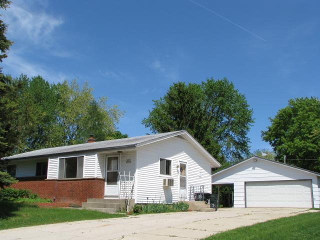 W165N9552 Lexington Dr., Menomonee Falls, WI 53051