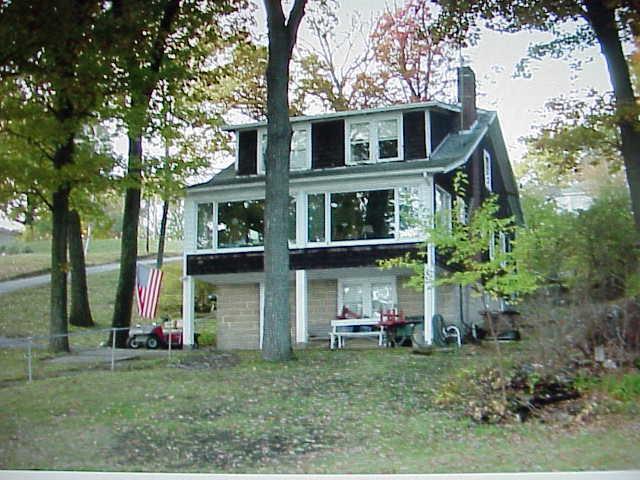 2223 W Country Club Ln., East Troy, WI 53120