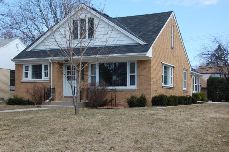 3848 N 101st, Wauwatosa, WI 53222