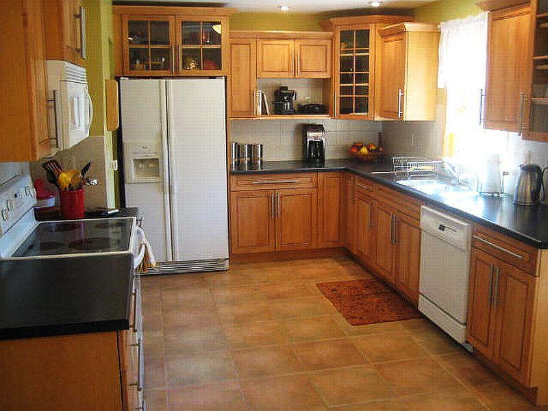 11401 W Arrowhead Trl, Hales Corners, WI 53130