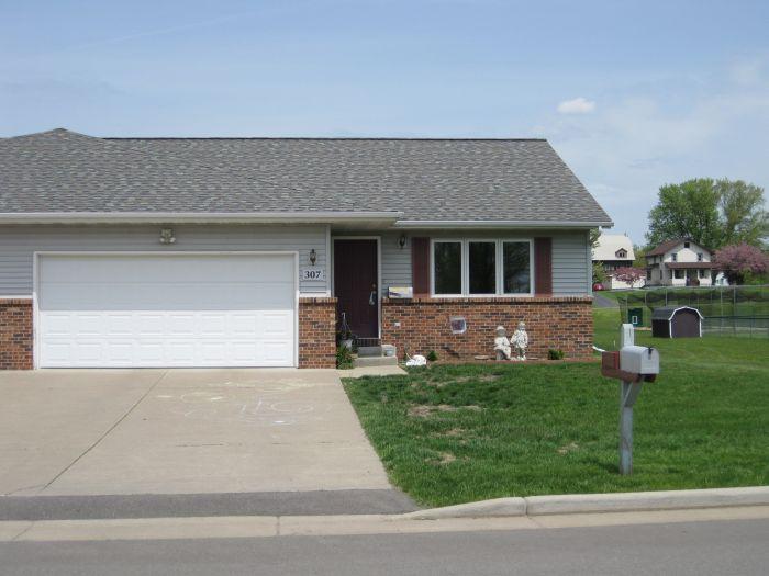 307 Roberts St, Holmen, WI 54636
