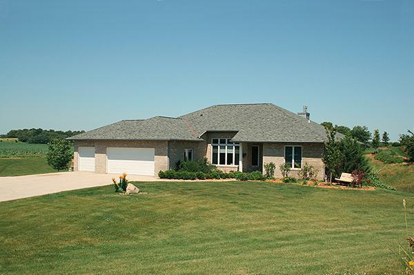 W6264 Oak Vista Ln., Plymouth, WI 53073