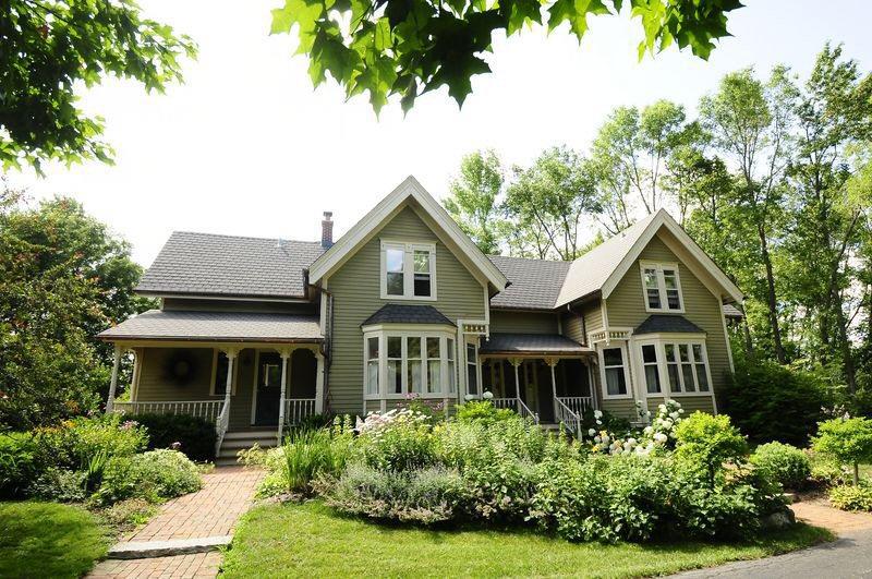 8631 Pioneer, Mequon, WI 53012