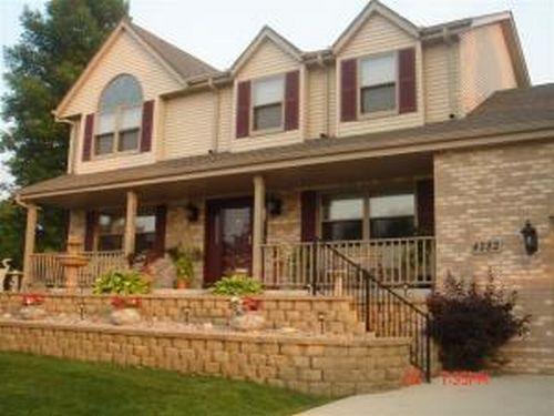 4282 S 98th St., Greenfield, WI 53228