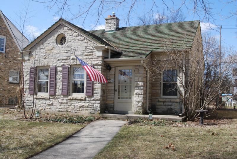 4969 N Woodruff, Whitefish Bay, WI 53217