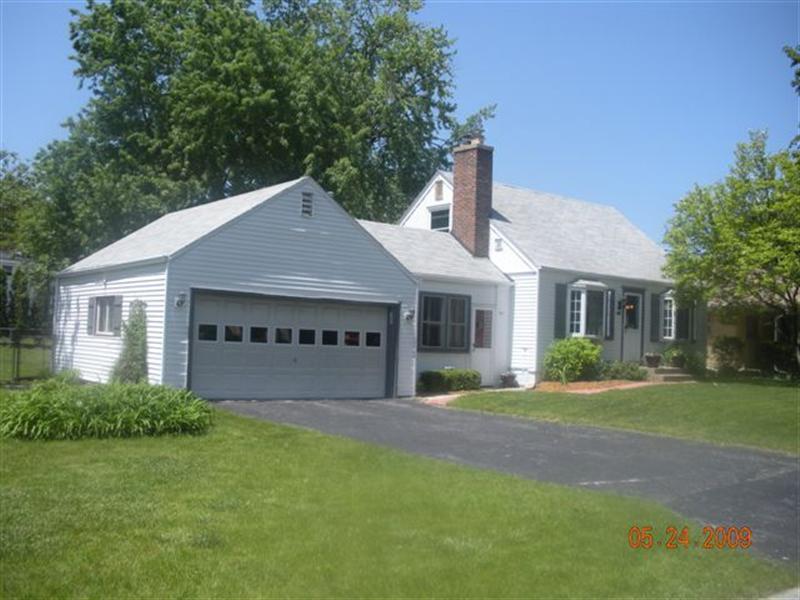 2229 N 102nd St, Wauwatosa, WI 53226