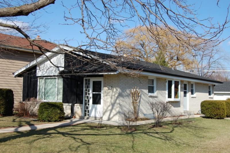 3676 S 53rd St, Greenfield, WI 53220