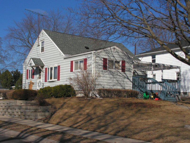 505 W Washington Ave, Hartford, WI 53027