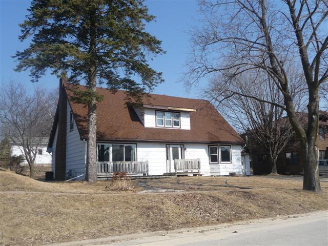 557 Hillcrest, Viroqua, WI 54665