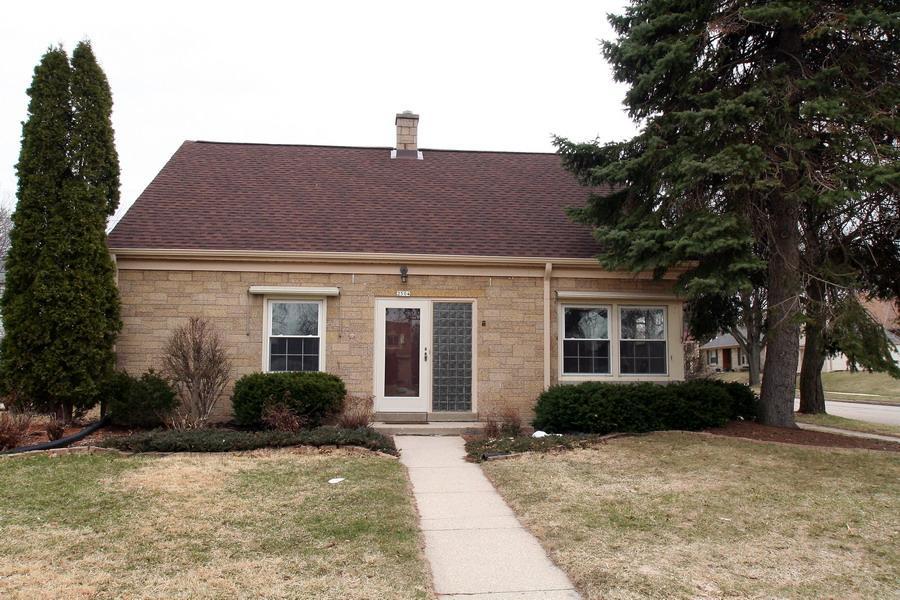 2504 N 82nd St., Wauwatosa, WI 53213