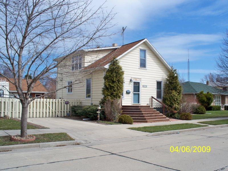 1432 Willmor St, Racine, WI 53402