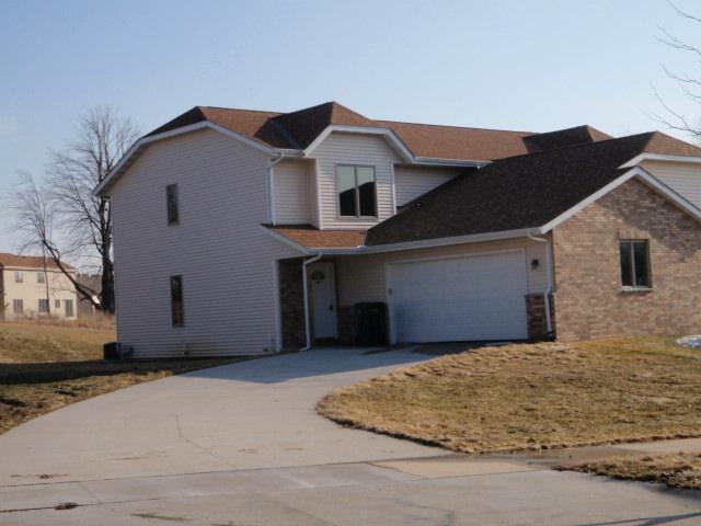 1121 Glacier Pass, Slinger, WI 53086