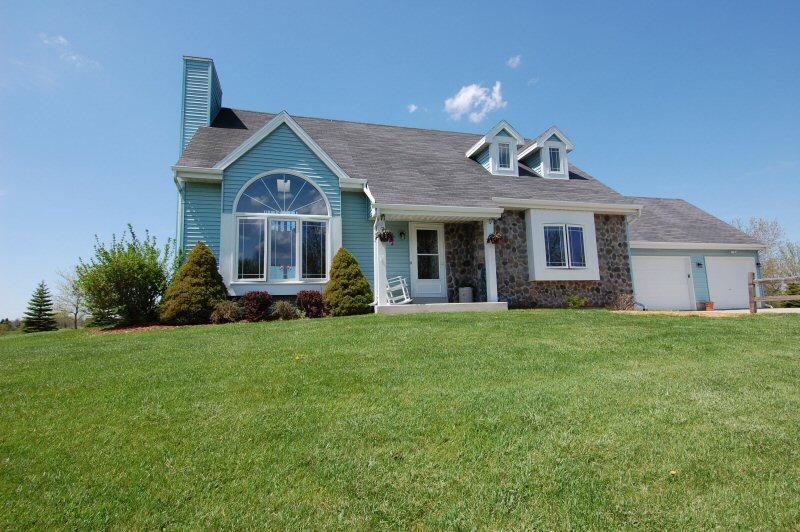 2479 Northwood Dr., Cedarburg, WI 53012