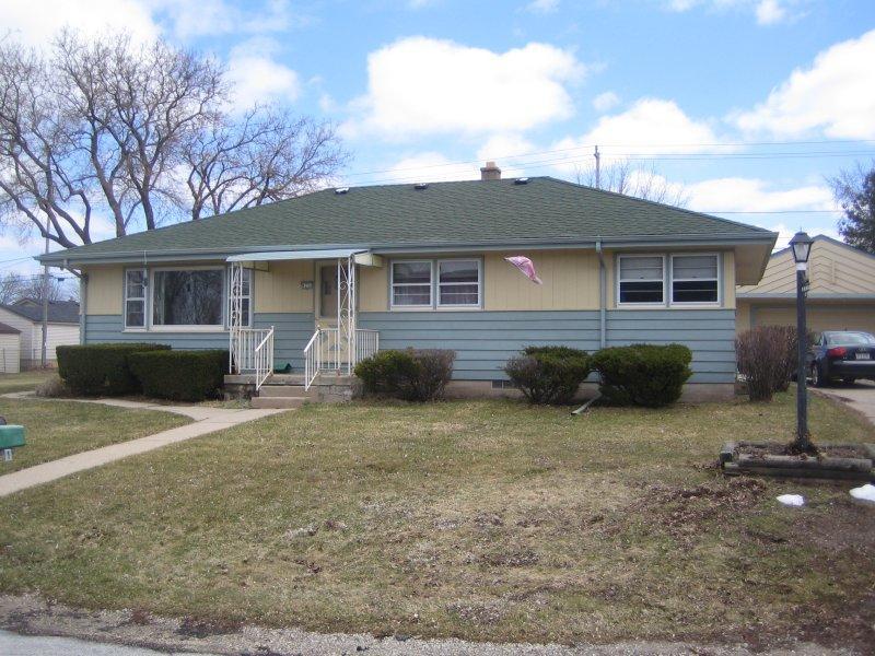 4256 S 91st St., Greenfield, WI 53228