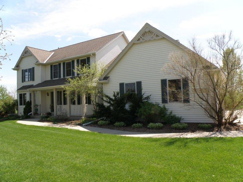 N53W26753 Arrowhead Dr., Hartland, WI 53072