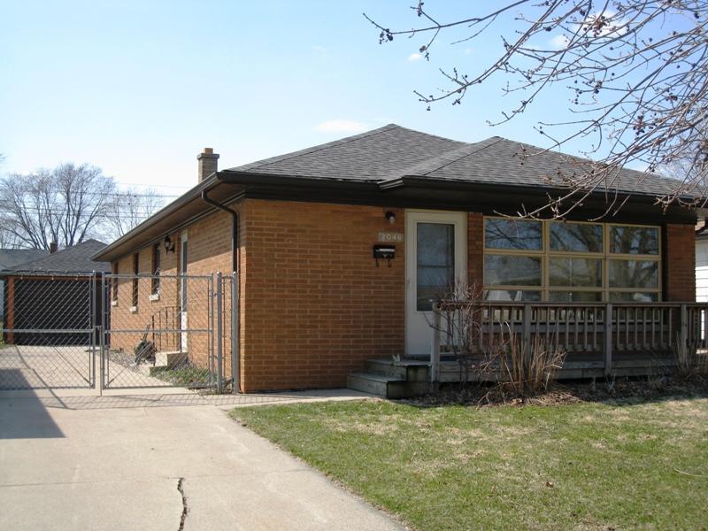 2046 Wustum Ave, Racine, WI 53404