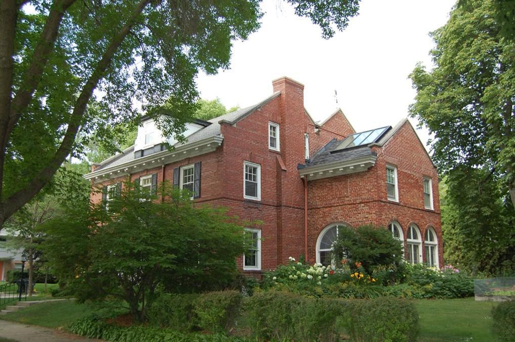 4078 N Richland Ct., Shorewood, WI 53211