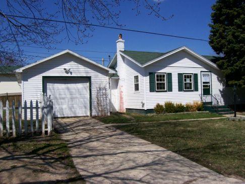 26910 90th St, Salem Lakes, WI 53168