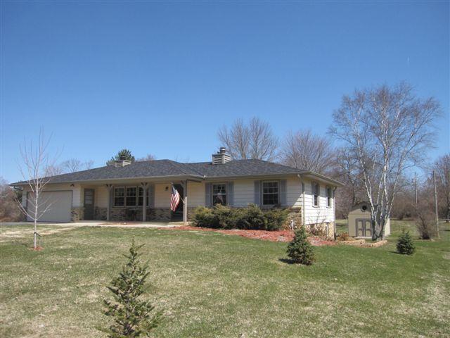 W399N6098 Laclabelle Dr., Oconomowoc, WI 53066