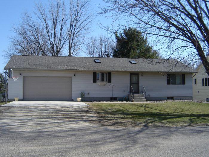 W7834 Maple Dr., Onalaska, WI 54650
