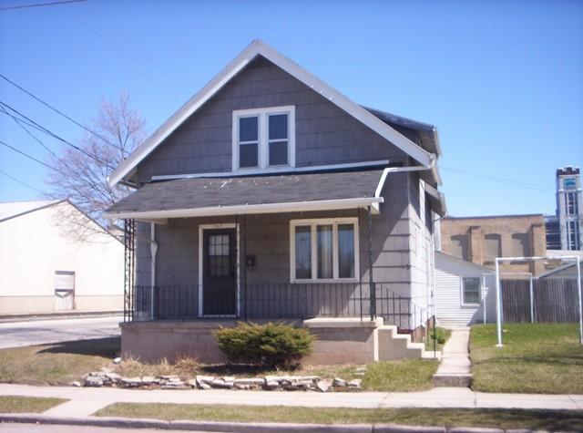 903 S 18th St., Manitowoc, WI 54220