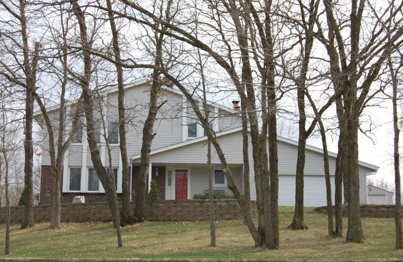 S74W32651 Woodsedge Dr., Mukwonago, WI 53149