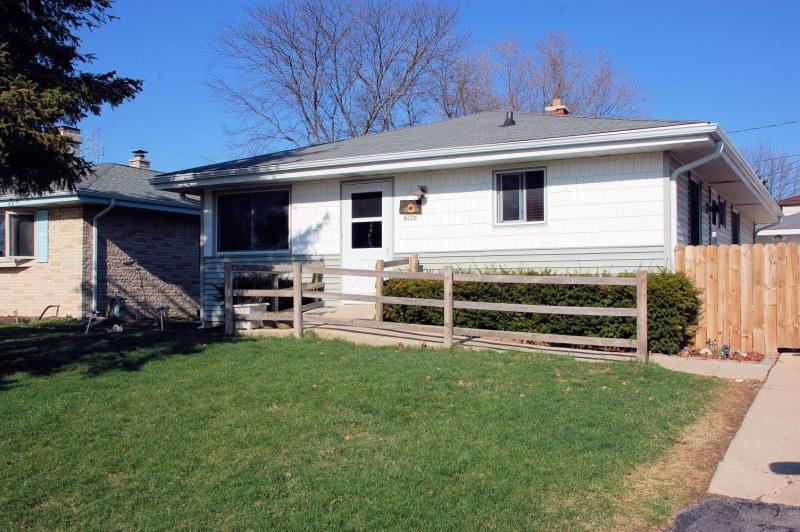 4216 S 89th St., Greenfield, WI 53228