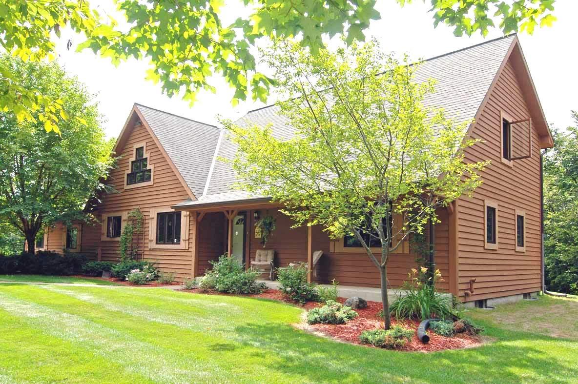 4135 Singing Hill Rd., Saukville, WI 53090