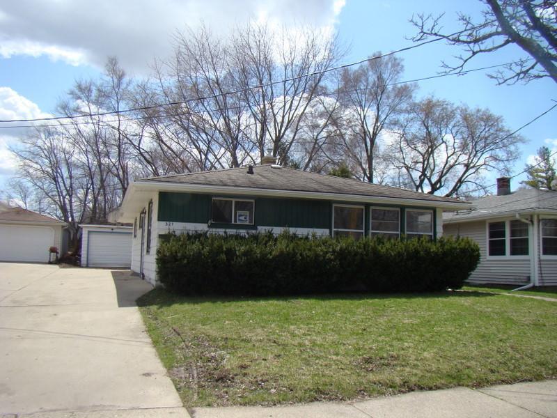 321 Estberg Ave., Waukesha, WI 53186