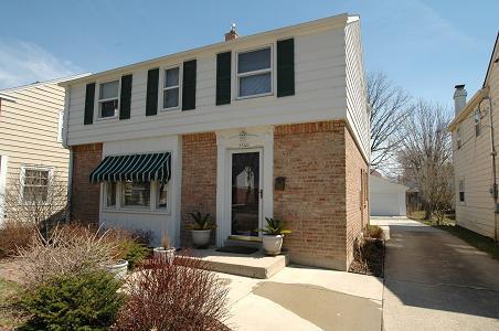 5540 N Kent Ave, Whitefish Bay, WI 53217